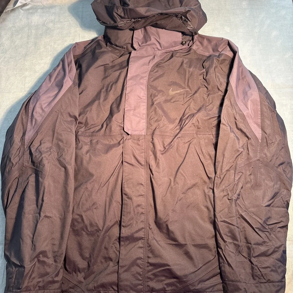 Nike Mens Hooded Rain Jacket Dark Charcoal Purple Full Zip MP3 Pocket Large